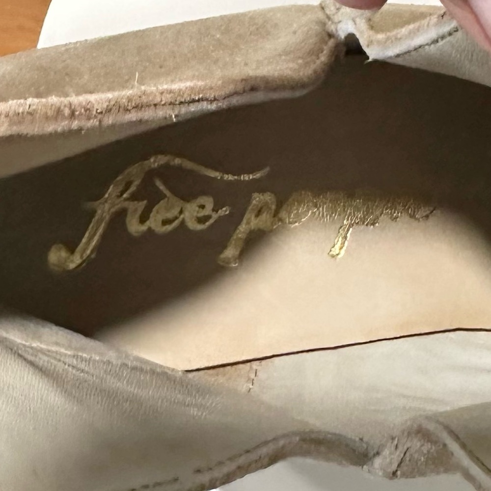 🌸FREE PEOPLE🌸 Charm Double V Camel Suede Ankle Boot Size: 36.5 - Picture 7 of 14